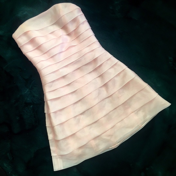 Dresses & Skirts - Pretty marshmallow pink layered mini boobtube formal dress. Small